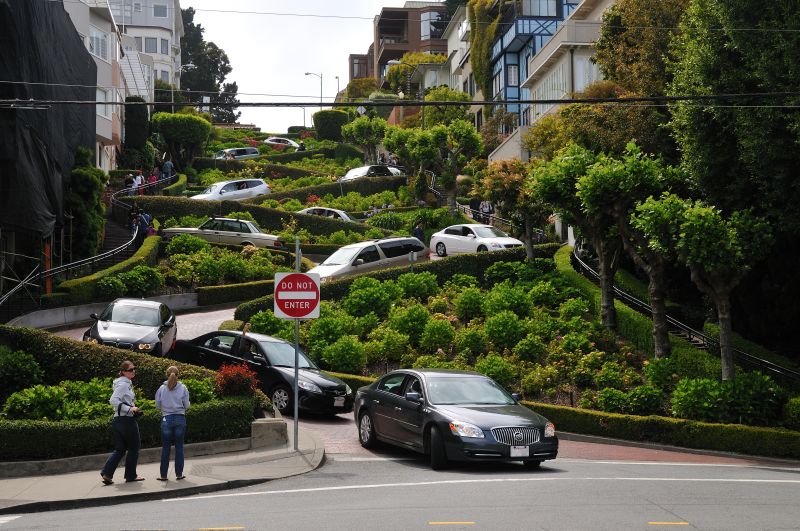 Ломбард-стрит – извилистая улица Сан-Франциско