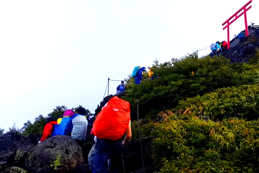 Гора Фудзи в Японии открыта для восхождения